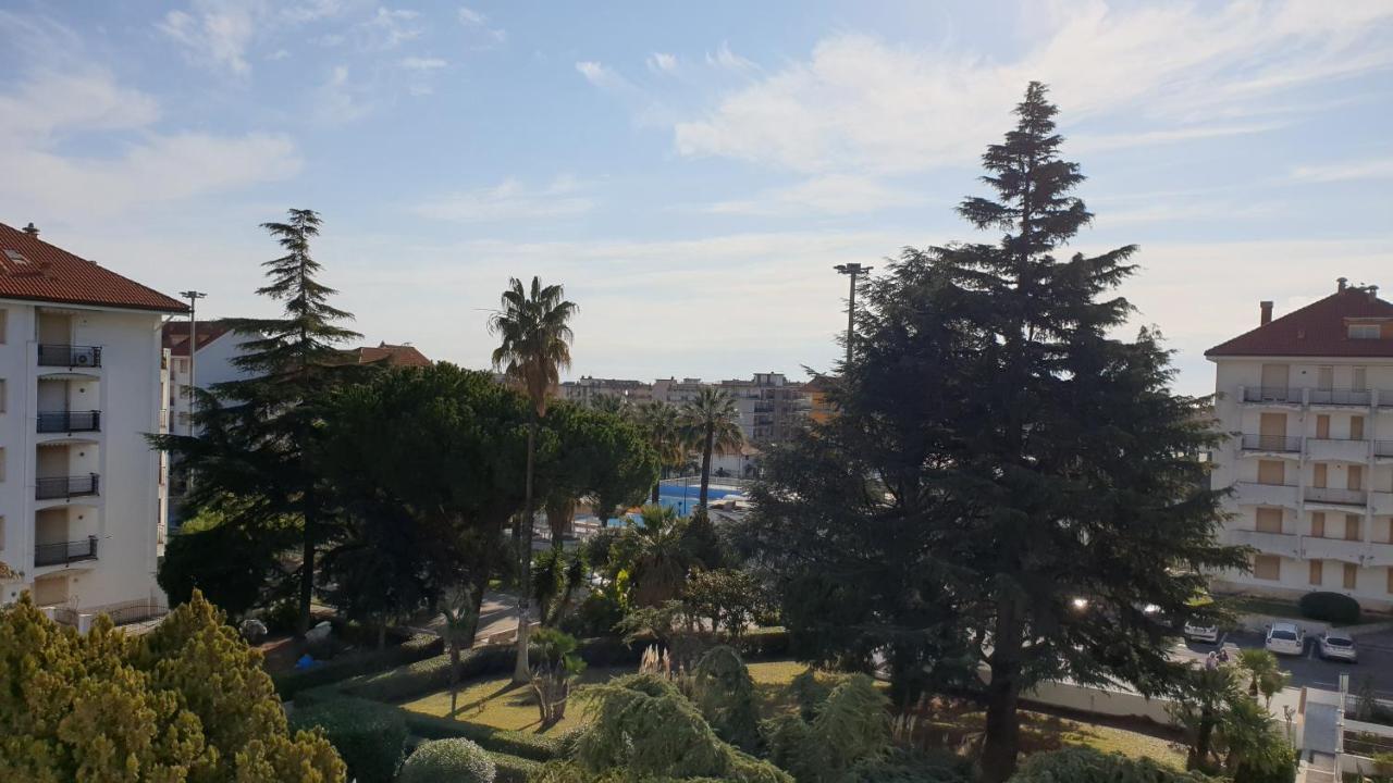 Condominio Ariazzurra S. Bart. San Bartolomeo Al Mare Ngoại thất bức ảnh