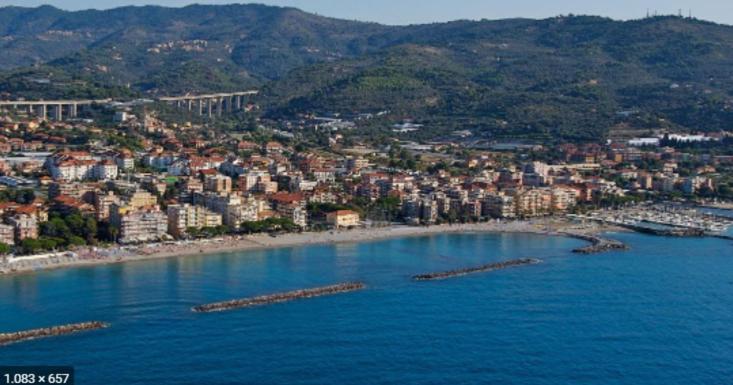 Condominio Ariazzurra S. Bart. San Bartolomeo Al Mare Ngoại thất bức ảnh