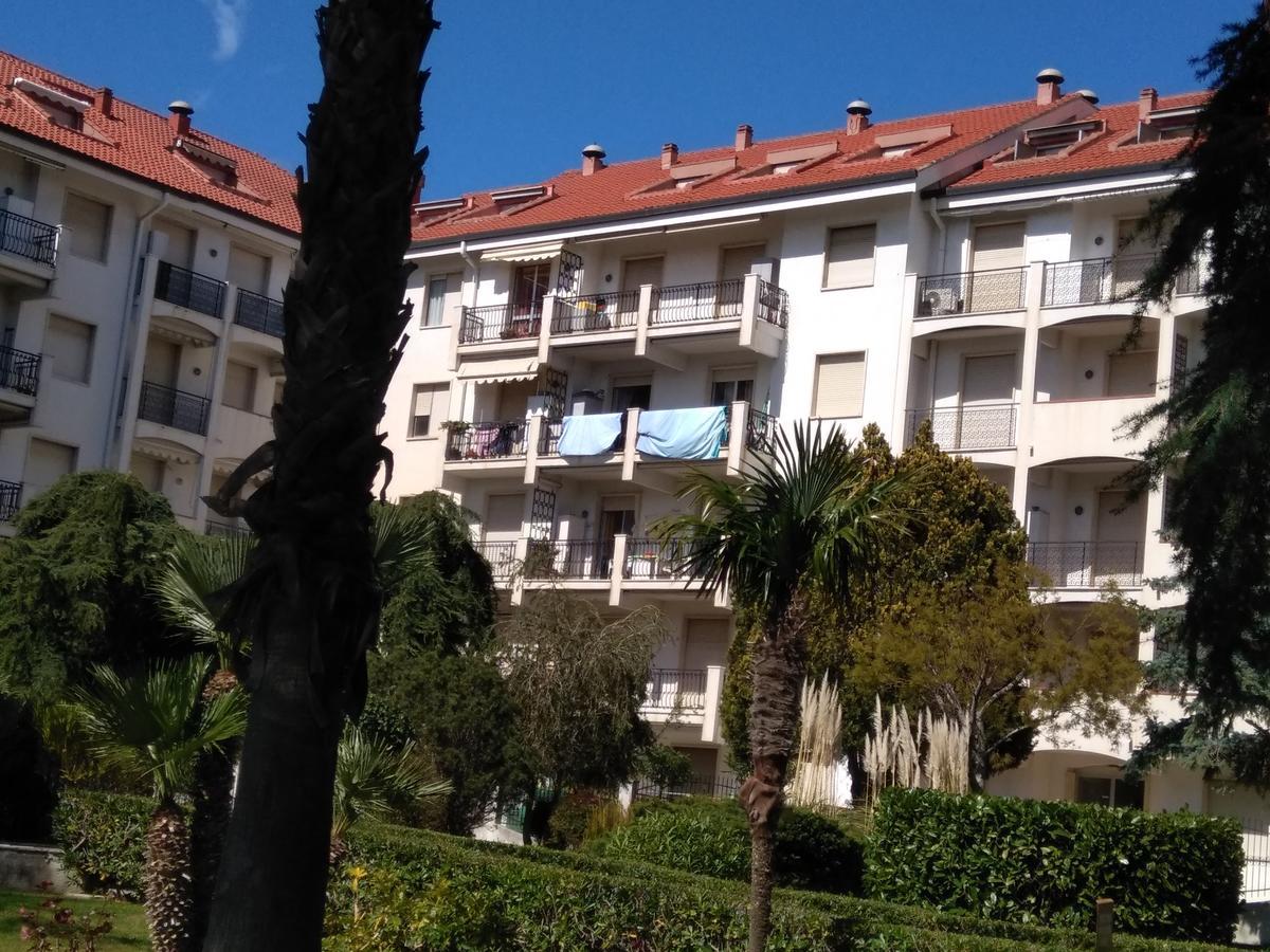 Condominio Ariazzurra S. Bart. San Bartolomeo Al Mare Ngoại thất bức ảnh